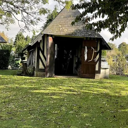 Maison Et Dependance De Gamme Proche De Deauville-trouville *