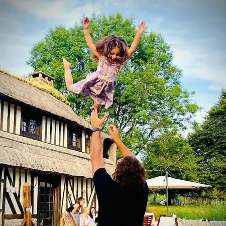 Maison Et Dependance De Gamme Proche De Deauville-trouville بيت للعطل