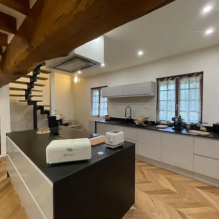 Maison Et Dependance De Gamme Proche De Deauville-trouville