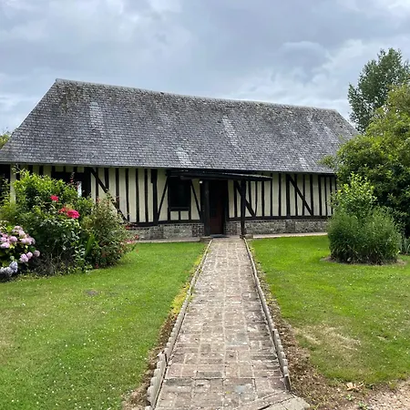 Maison Et Dependance De Gamme Proche De Deauville-trouville *